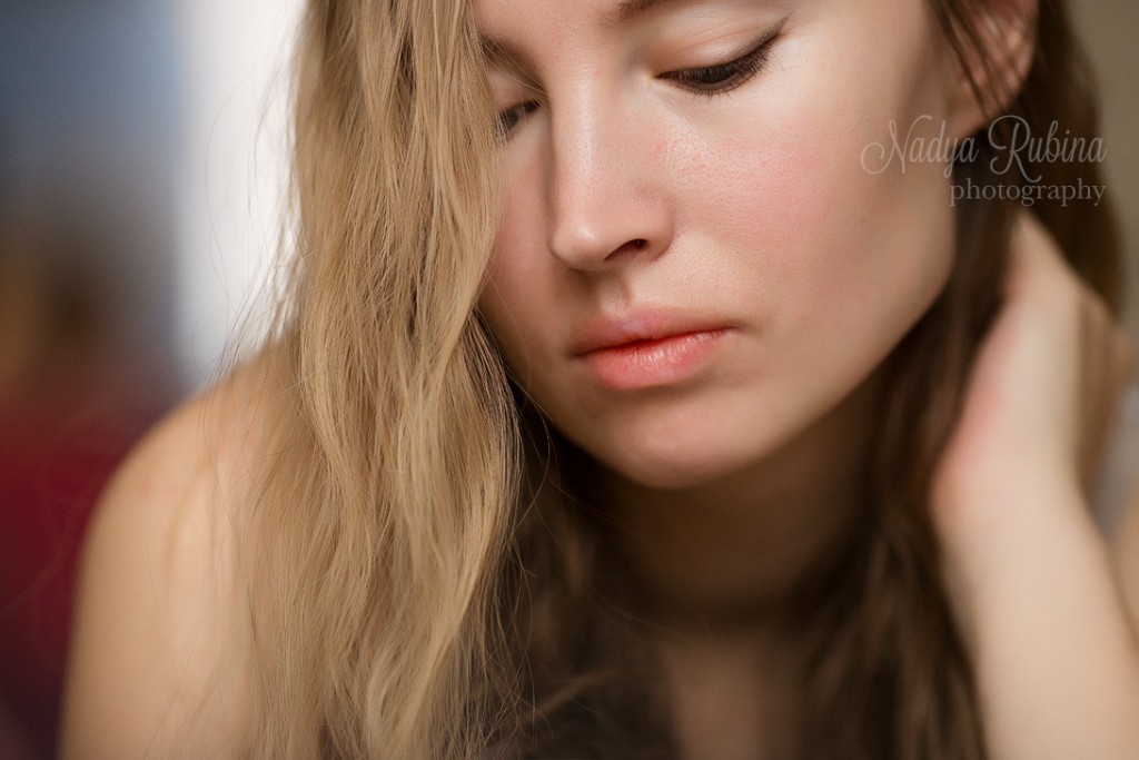 woman-closeup-portrait-indoor4