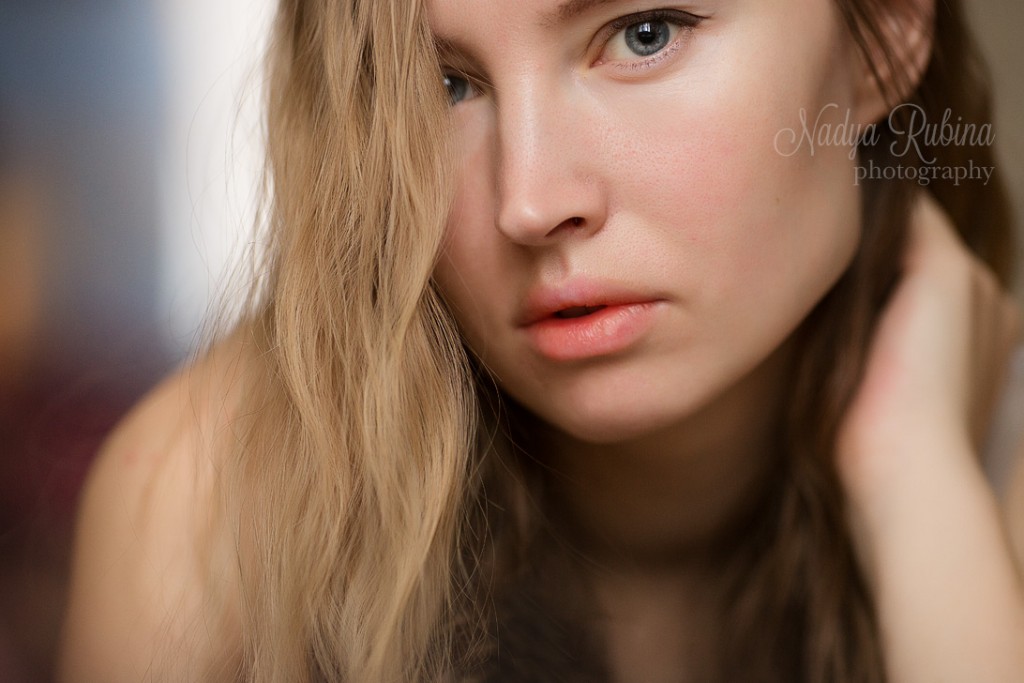 woman-closeup-portrait-indoor5