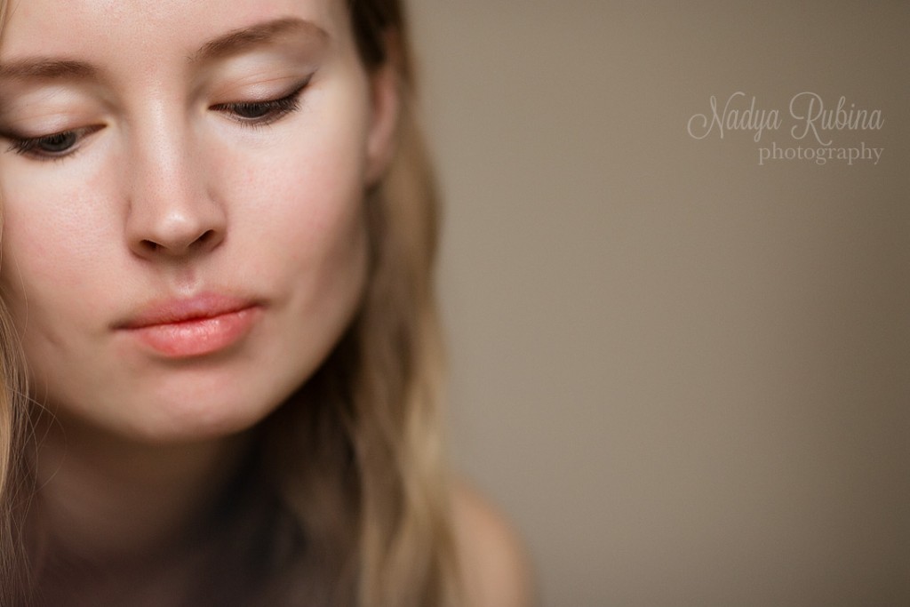 woman-closeup-portrait-indoor7