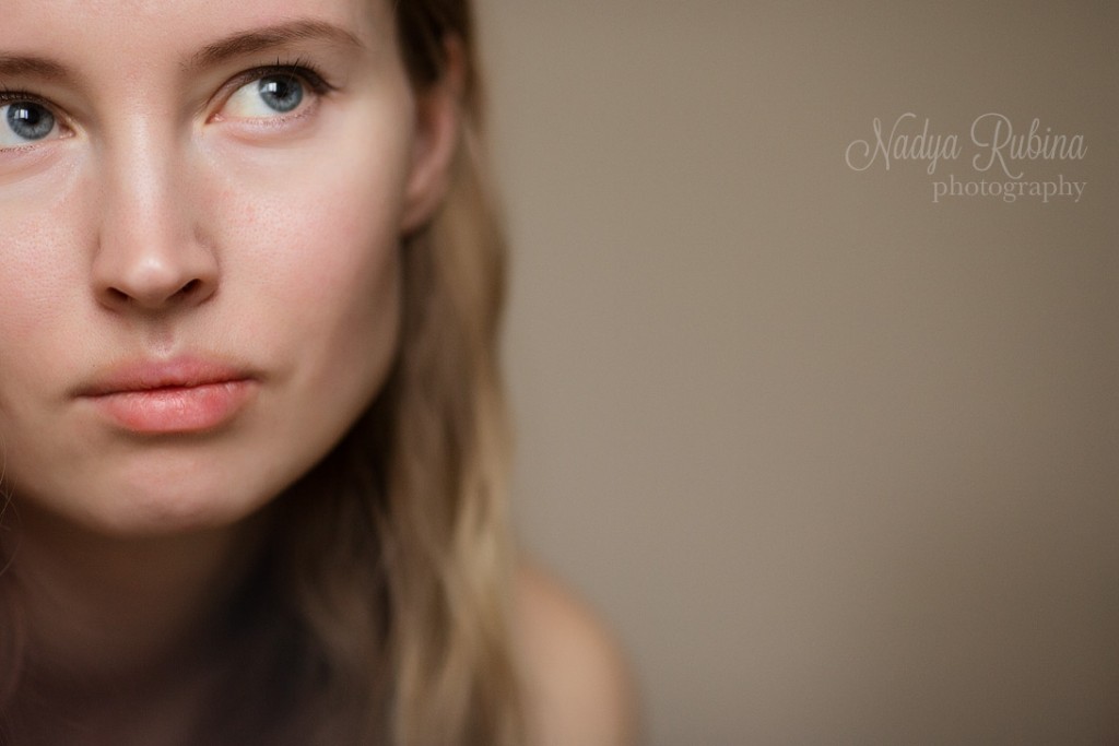 woman-closeup-portrait-indoor9